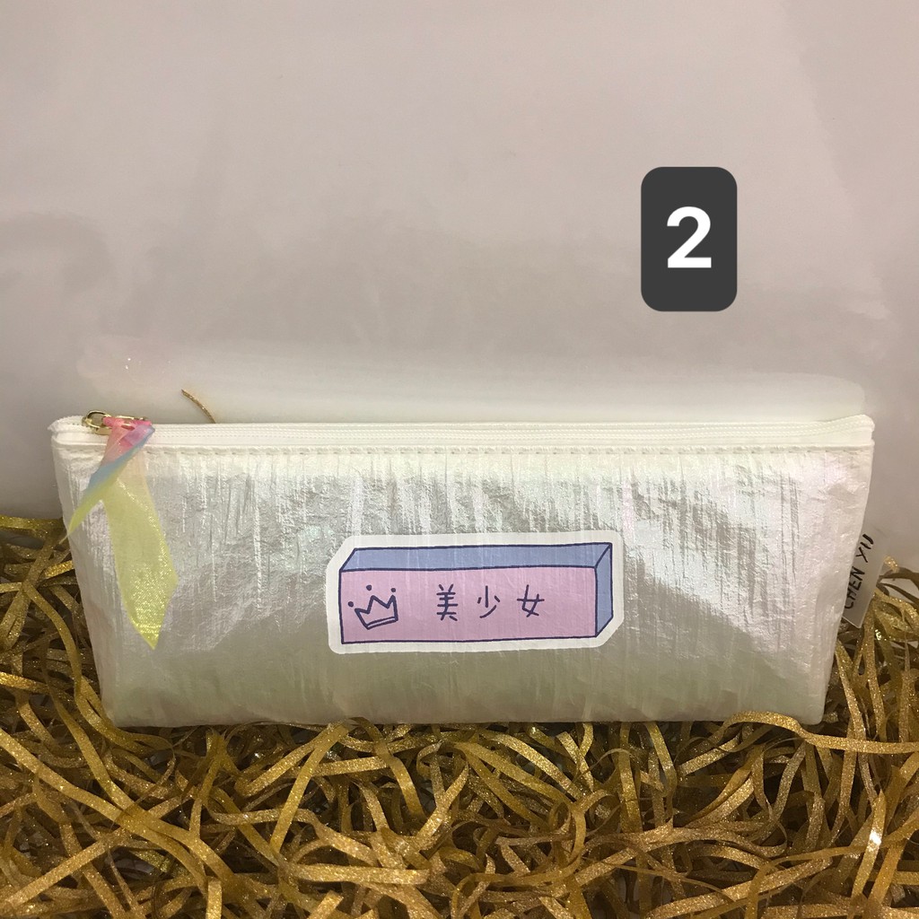 Hộp đựng bút trắng , ánh phản quang