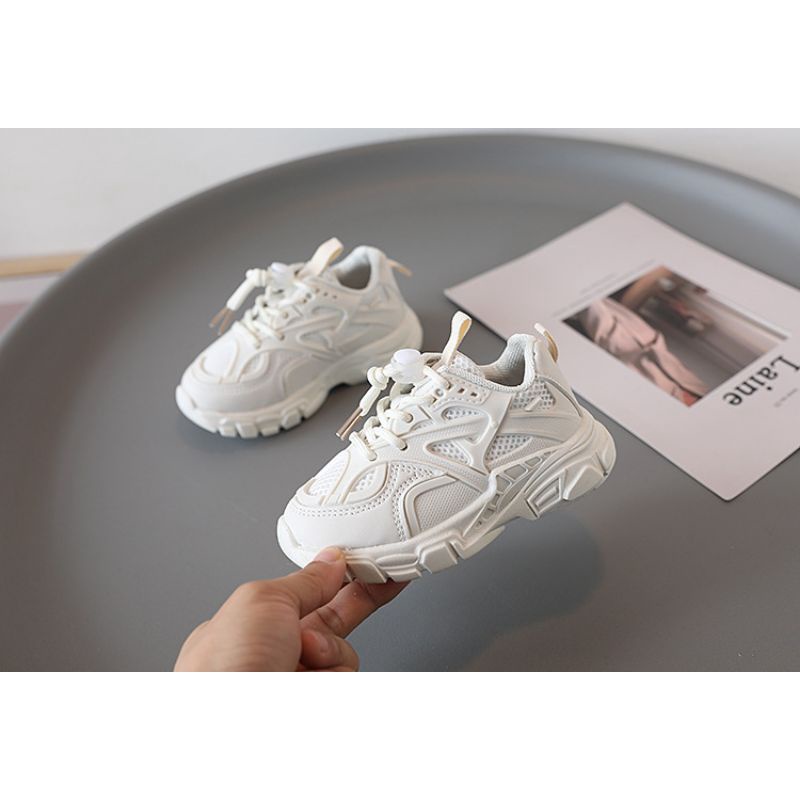 Giày thể  thao màu trắng cho bé