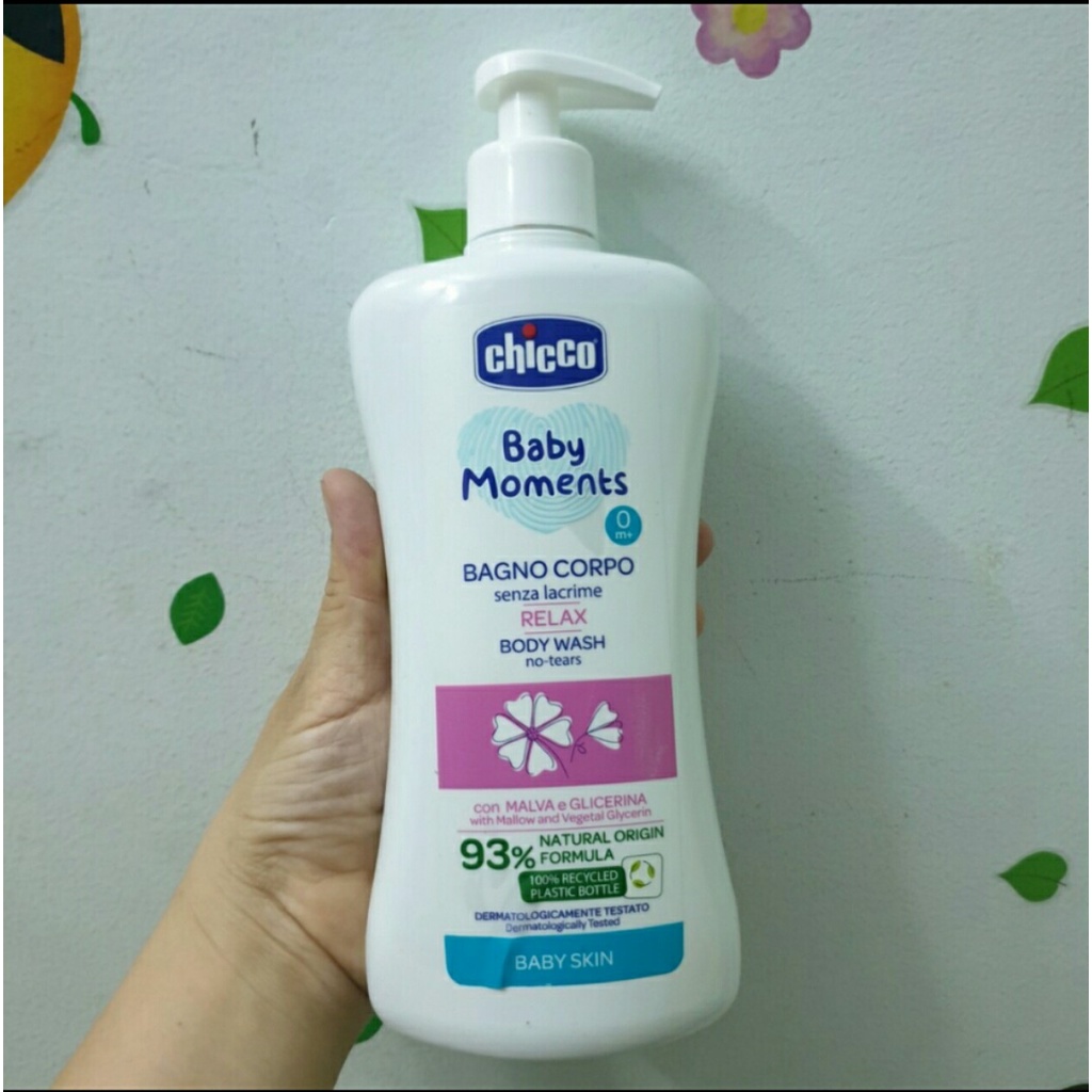Sữa tắm gội Chicco 500ml Chiết xuất Yến mạch/ Hoa Cúc/ Hương Phấn cho bé 0M+