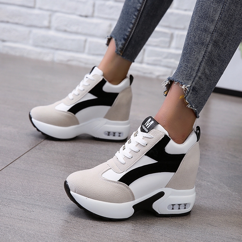 Giày thể thao thiết kế hợp thời trang sành điệu cho nữ