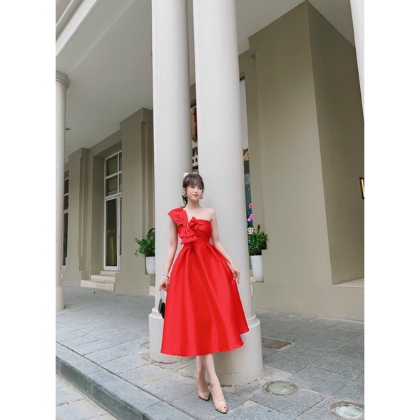 ĐẦM XOÈ LỆCH VAI NƠ