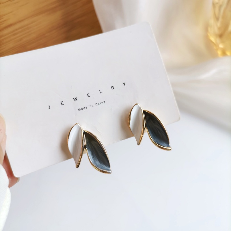 Khuyên tai kẹp không bấm lỗ chốt cố định K187 bằng hợp kim mạ vàng hình bông hoa dáng ngắn Leous Accessories