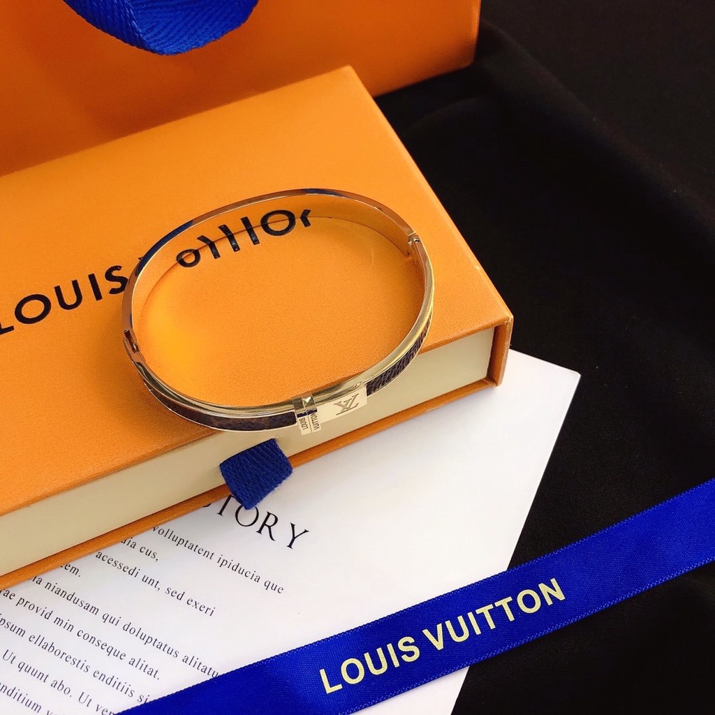 LOUIS VUITTON Vòng Đeo Tay Bằng Thép Titan Họa Tiết LV Sang Trọng Dành Cho Nam Nữ