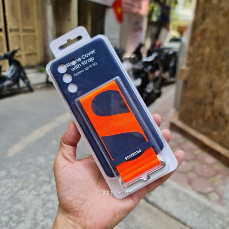 Ốp lưng Samsung Galaxy S21 FE / S22 Ultra Silicone Cover With Strap - Hàng chính hãng