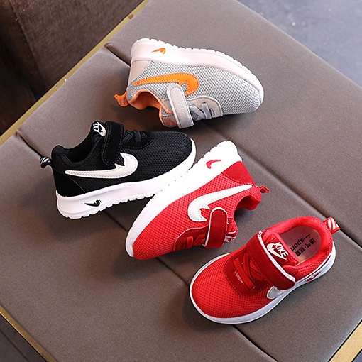 SUGE Size21-30 Giày thể thao trẻ em màu đen, đỏ, giày học sinh nữ. thoáng khí Đế rất mềm.