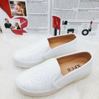 Giày slipon đen trắng