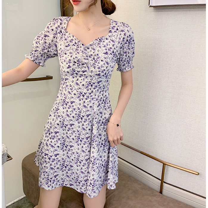 Đầm nữ xinh dáng ngắn xoè A cổ vuông tay bồng hoạ tiết hoa nhí tím
