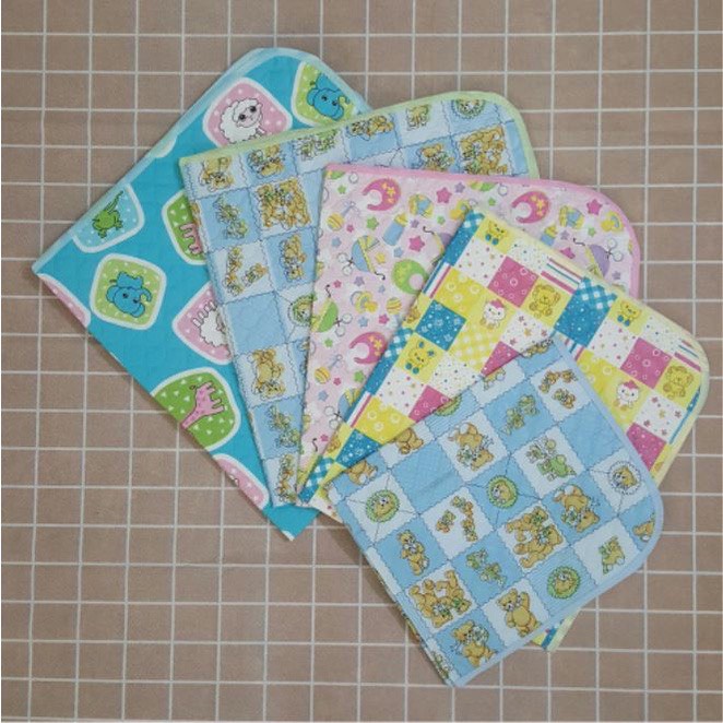 Chiếu lót thay đồ cho bé sơ sinh. Tấm lót miếng lót nhựa nilon chống thấm dùng thay tã bỉm cho trẻ - Sỉ