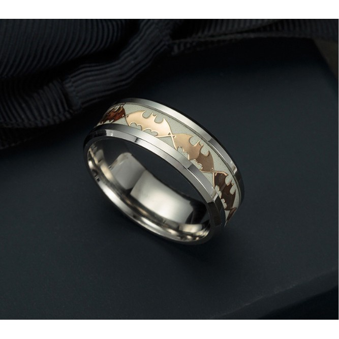 Nhẫn nam dạ quang phát sáng