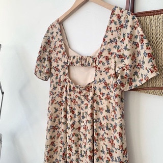 Đầm hoa cut out lưng