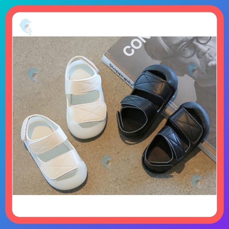 Giày tập đi cho bé có khóa dán chắc chắn, đế chống trượt, dễ phối với các loại trang phục cho bé trai và bé gái