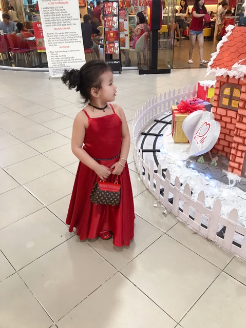 Đầm công chúa bé gái