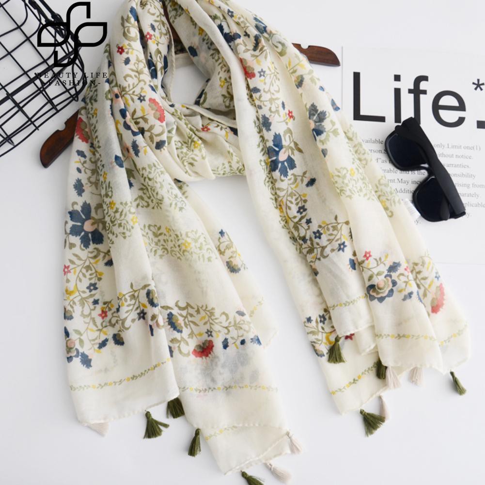 Khăn choàng cổ thiết kế phối tua rua in hoa văn cá tính