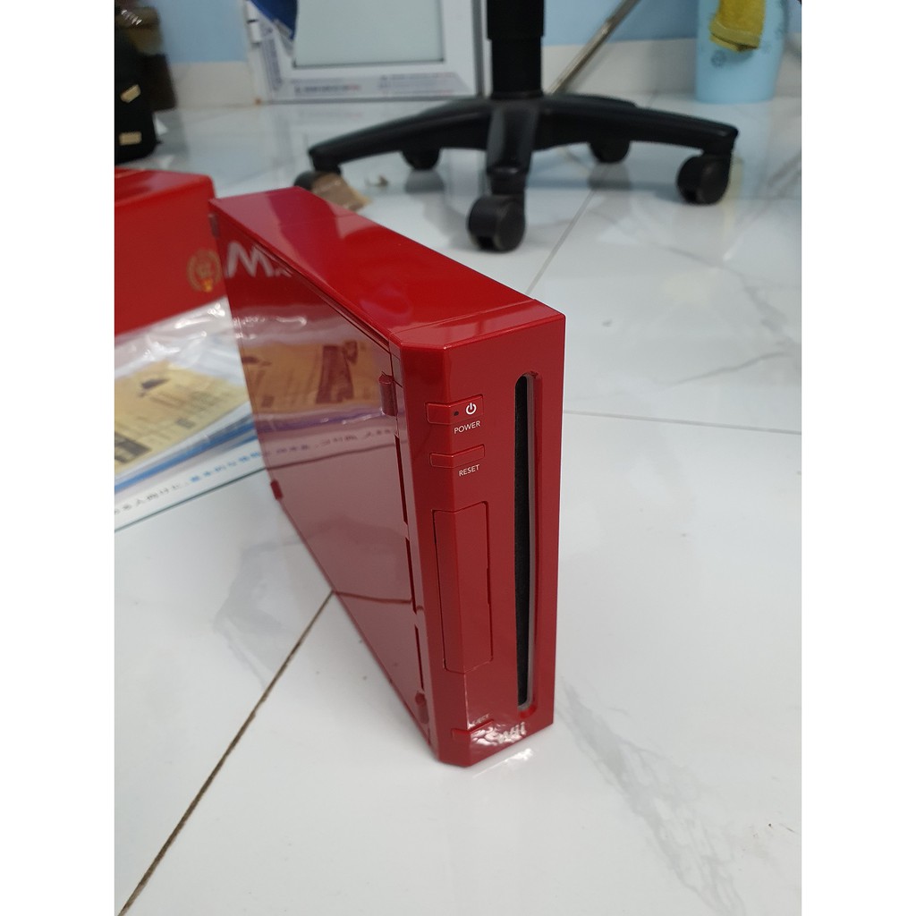 Máy chơi game Nintendo Wii màu đỏ phiên bản kỷ niệm 25 năm Mario