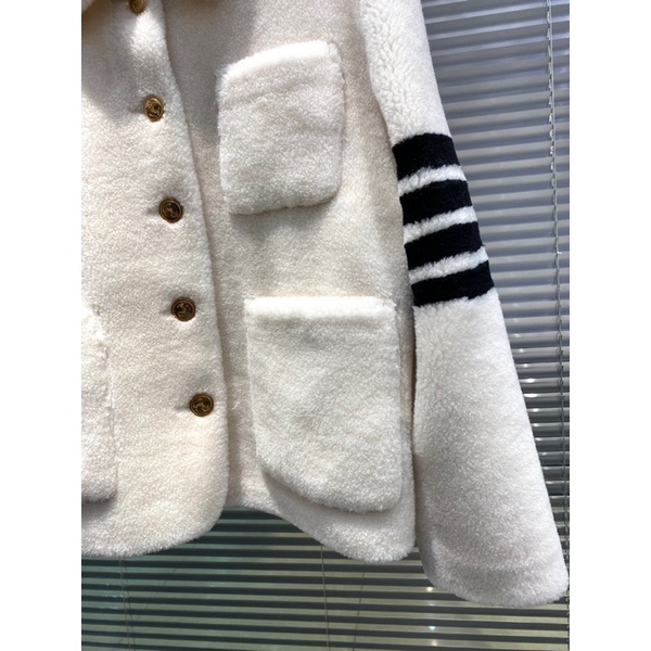 Áo khoác lông mịn cổ bẻ có ba túi vuông cho nữ thương hiệu Thom Browne cao cấp