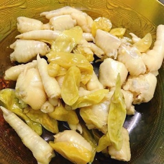 Chân gà chua cay yu yu