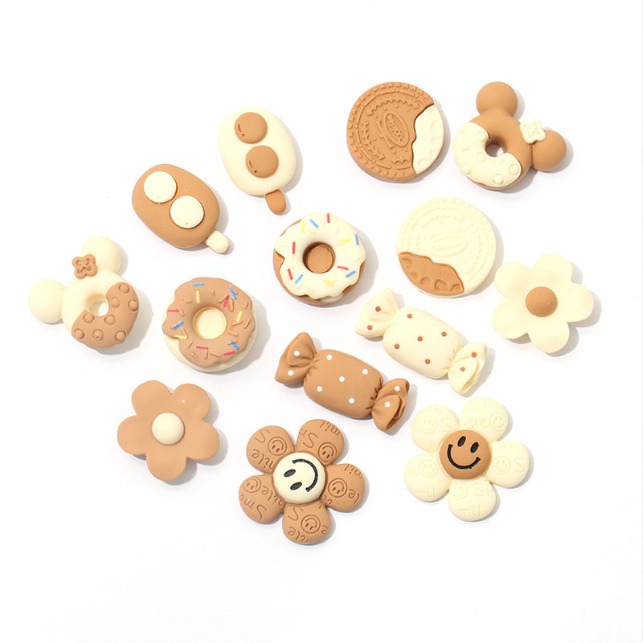 Charm kem que bánh ngọt oreo màu chocolate trắng và nâu trang trí kẹp tóc, bình nước, dán Jibbitz, vỏ ốp điện thoại, DIY
