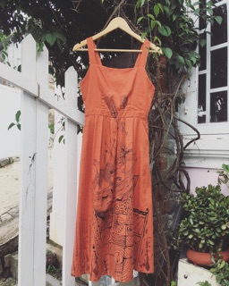 Đầm Linen hoạ tiết vẽ tay