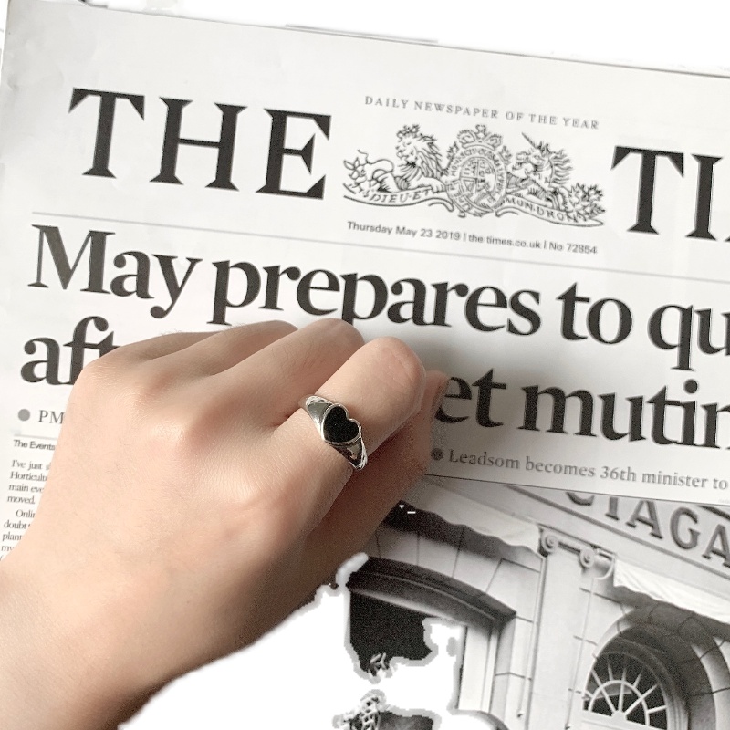 Nhẫn Đeo Họa Tiết Hình Trái Tim Màu Đen