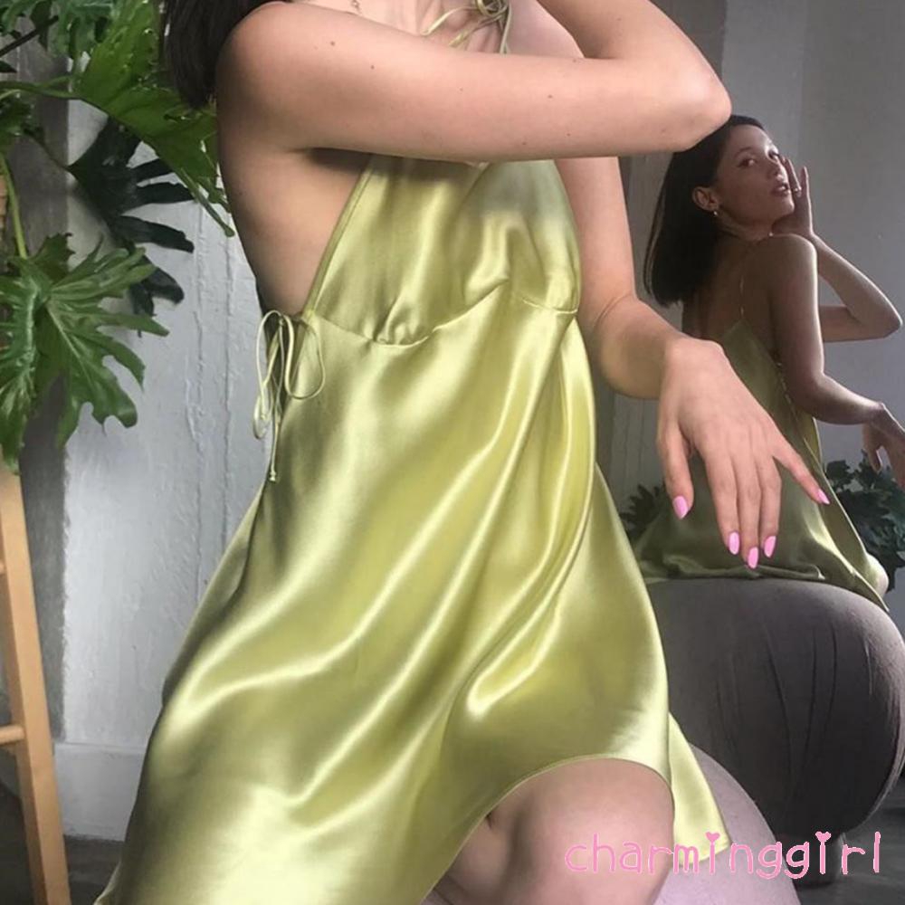 Đầm hai dây phong cách thời trang quyến rũ cho nữ