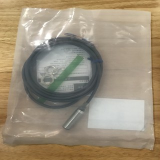 Cảm biến tiệm cận E2B-M12KS04-WP-C1