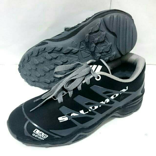 Giày Thể Thao Đá Bóng Adidas Salomon