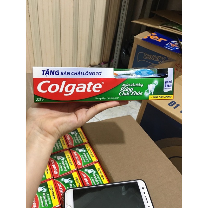 Kem đánh răng colgate 225g tặng bàn chải cao cấp