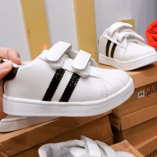 Giày adidas cho bé