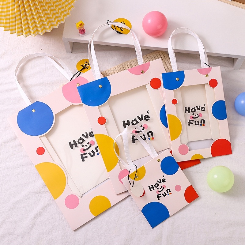 Túi giấy đựng quà dễ thương quai xách chất liệu giấy cứng 🎁🎁
