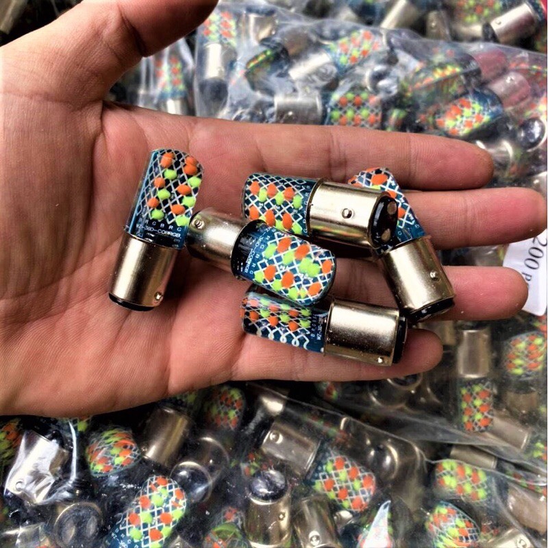 Đèn led hậu nháy 7 màu đẹp long lanh.