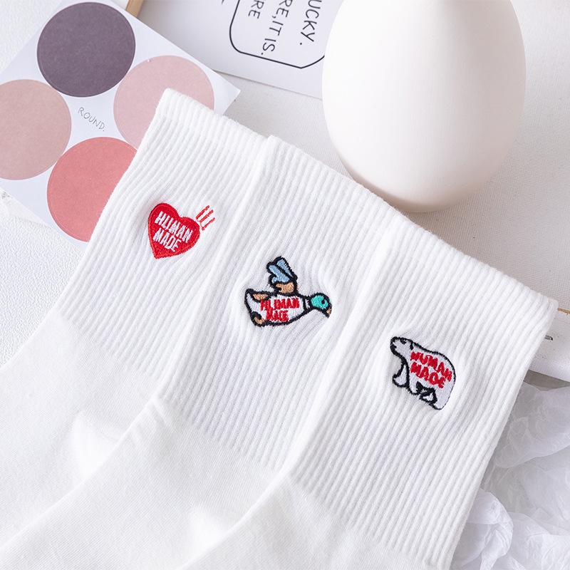 Vớ WAFNHA D163 màu trắng thêu họa tiết đơn giản