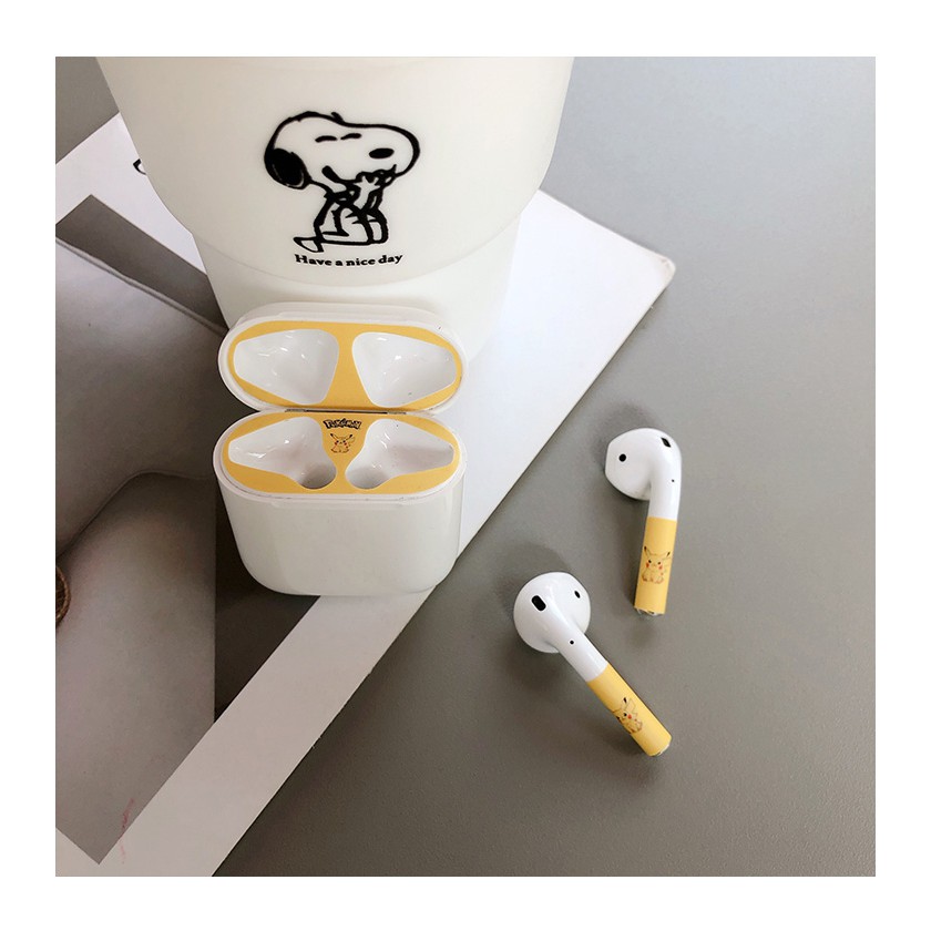 Miếng Dán Chống Bụi Họa Tiết Hoạt Hình Pikachu / Snoopy / Kaws Dễ Thương Cho Hộp Đựng Tai Nghe Airpods