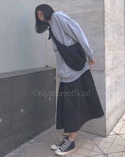 Áo hoodie+chân váy có sẵn