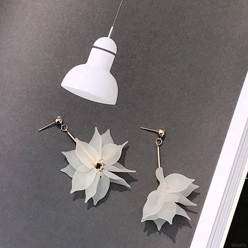 Hoa tai dáng dài + chiếc lá phong cách retro