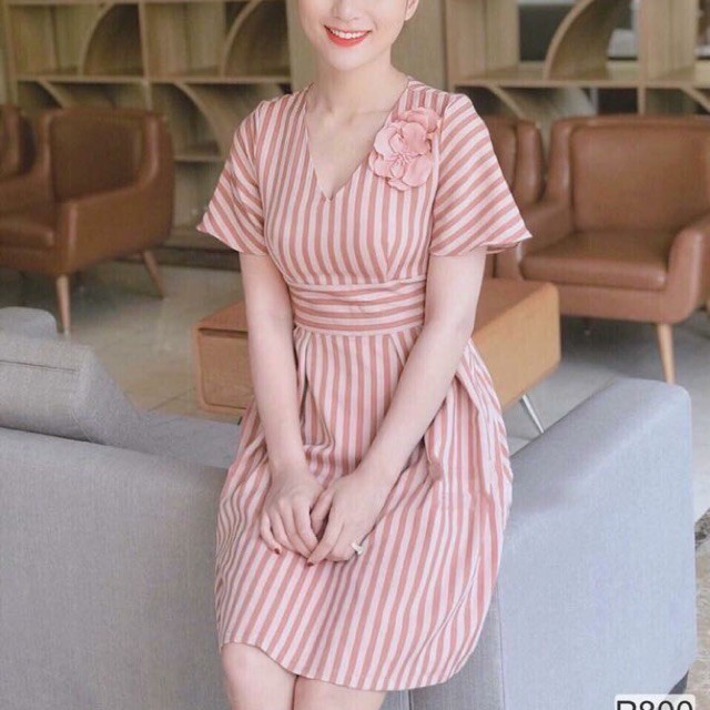 ⚡️[Sỉ Lẻ] Váy kẻ hồng cổ V đính hoa | BigBuy360 - bigbuy360.vn