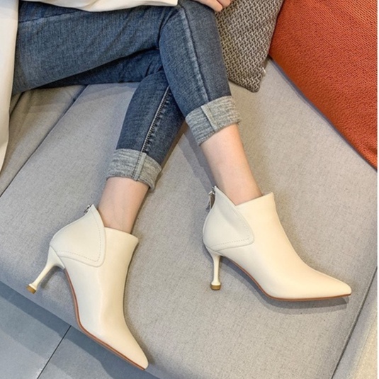 Boot nữ cổ thấp, bốt thời trang da lì xịn, lót nhung mịn bên trong gót nhọn 7cm.