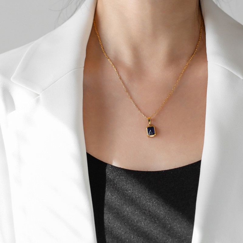 Dây Chuyền Mặt Đá Nhân Tạo Hình Vuông Nhiều Màu Titan Ko Đen TT 4235