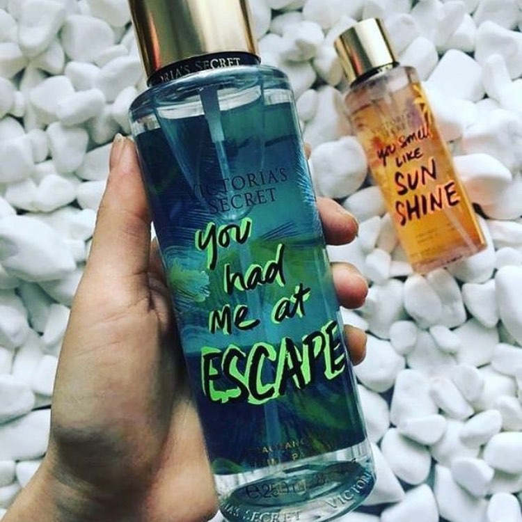 ✨Mun✨VICTORIA'S SECRET Xịt Thơm Toàn Thân Body Mist - You had me at Escape 250ml