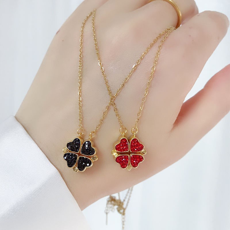 Vòng cổ Red Clover Titanium Lucky Love mặt kim cương pha lê