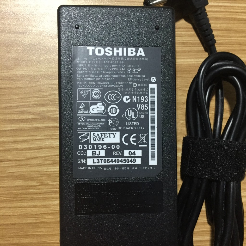 (ADAPTER) SẠC LAPTOP TOSHIBA 19V 4.74A (90W) kích thước đầu ghim sạc 5.5 x 2.5 mm