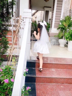 Váy trắng tiểu thư cho bé gái