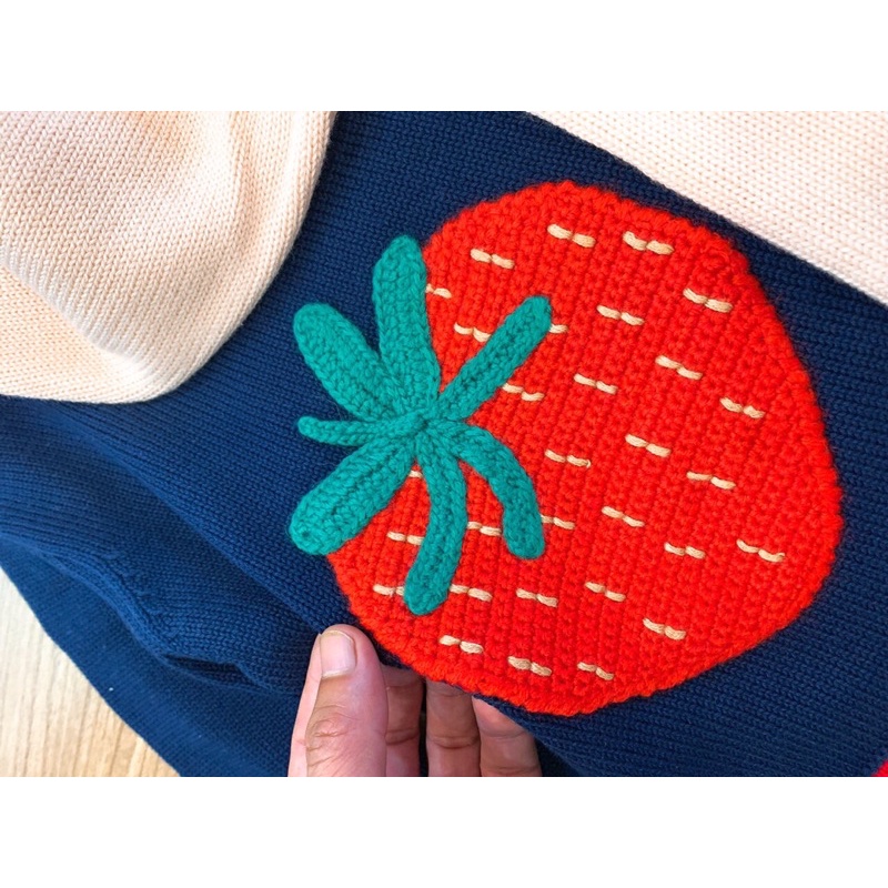 Áo len bé gái hình dâu, dứa xinh xắn