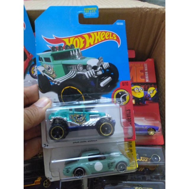 Bộ 2 xe Hotwheels giá rẻ