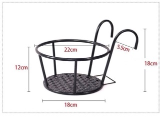Giỏ treo chậu hoa trên ban công