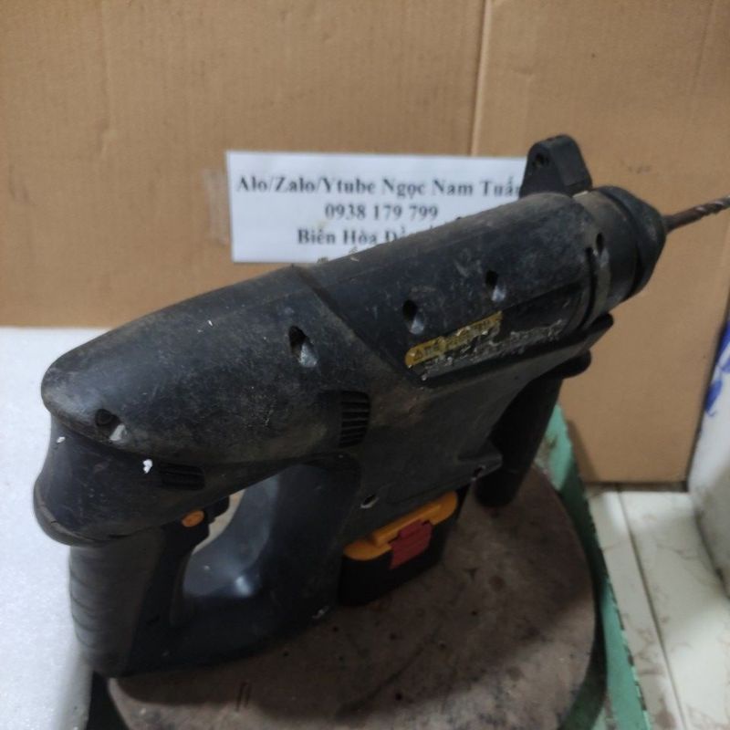 KHOAN BETONG national 6813 chạy pin 24V