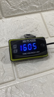 đồng hồ đo volt kèm báo giờ gắn xe máy