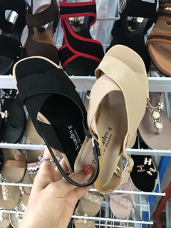 Sandal bệt quai chéo
