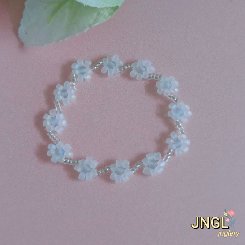 Vòng tay hoa hạt cườm hoa màu trắng