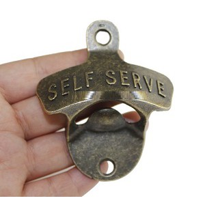 Khui bia gắn tường logo SELF SERVE bằng kim loại, vật dụng &amp; trang trí độc đáo