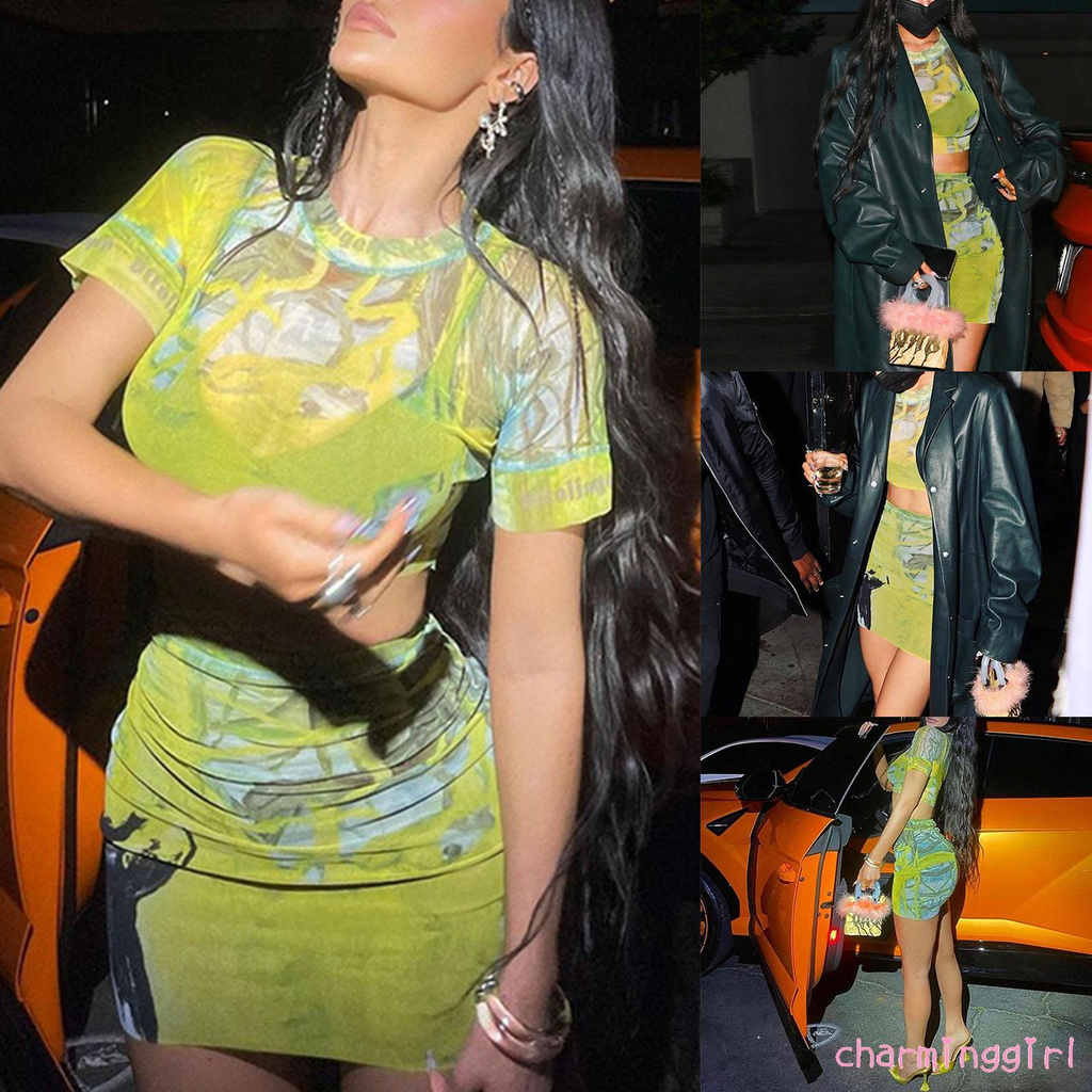 Bộ đồ 2 món gồm áo croptop tay ngắn cổ tròn in họa tiết graffiti + chân váy ngắn eo cao phong cách mùa hè dành cho nữ